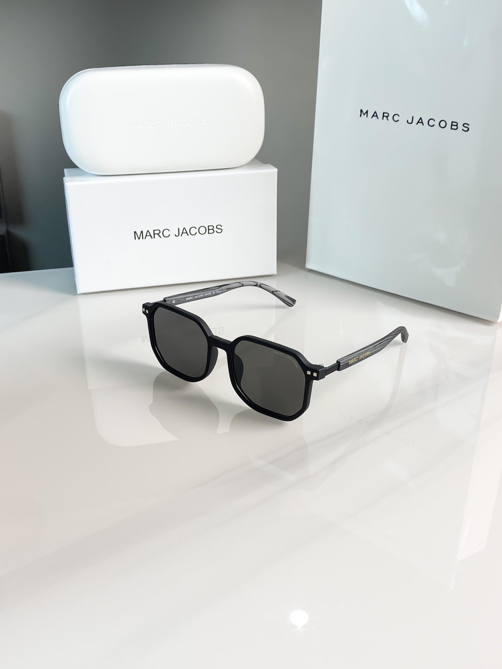 MARC JACOBS GREY BLACK 300 😍🔥