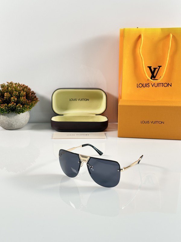 Louis_Vuitton_0205_Gold_Black